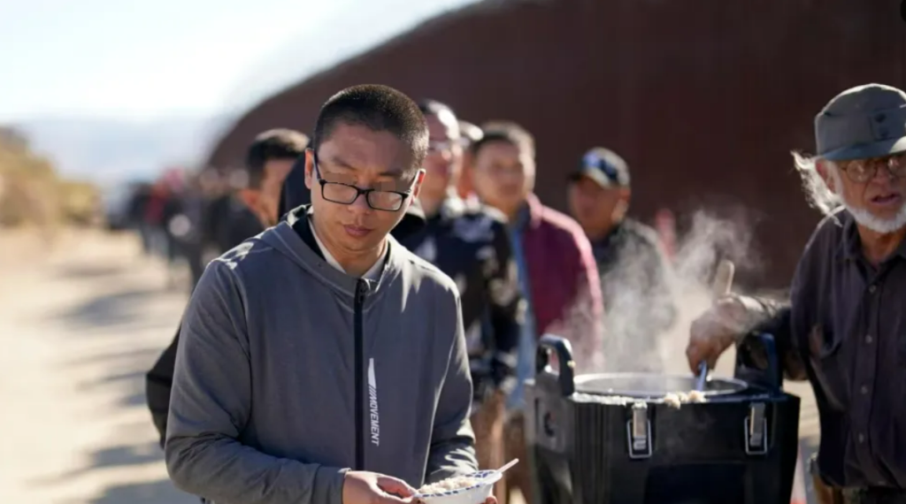 重磅!美国第五架遣返航班飞至中国!庇护门槛越来越高!已有74万人被遣返...