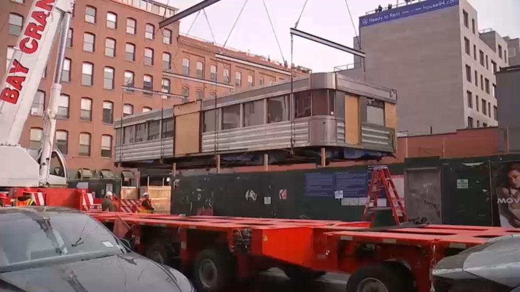 当前图片没有替代文字。文件名为:18258695_120625-wabc-brooklyn-diner-moved.jpg