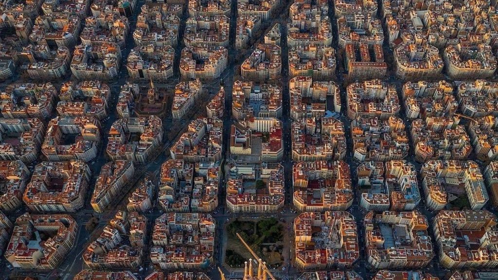 当前图片没有替代文字。文件名为:vista-aerea-eixample-barcelona-daigonal-atravesandolo_69.jpg